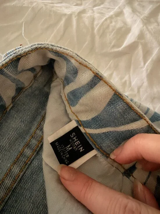 Wide Leg Pattern Jeans - Picture 2 of 5